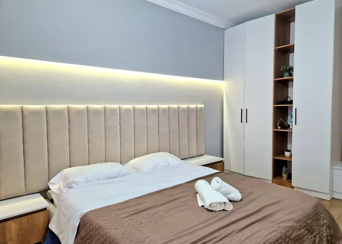 Modern Escape * 地拉那