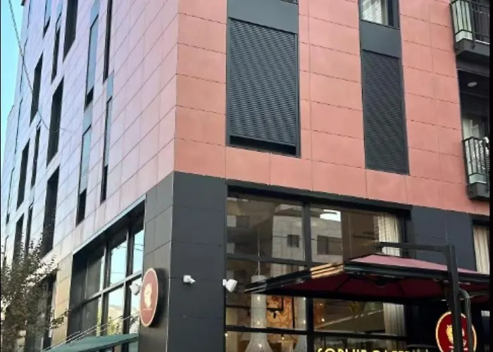 Modern Escape * 地拉那