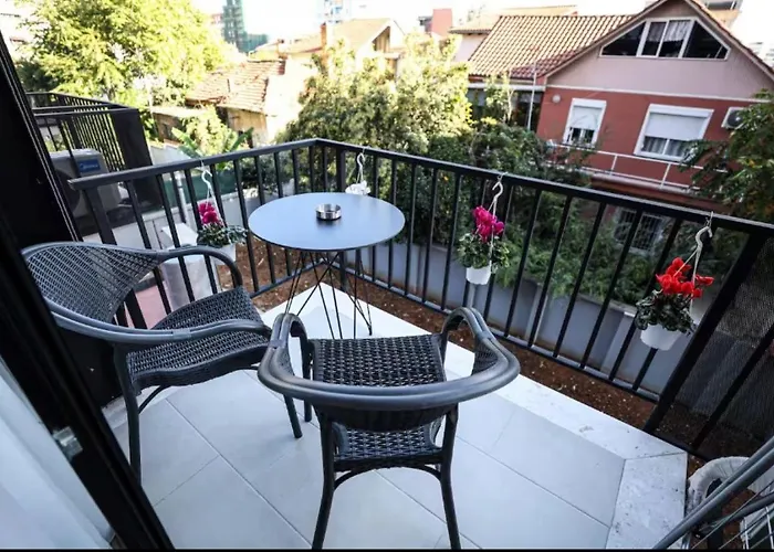 Modern Escape * 地拉那